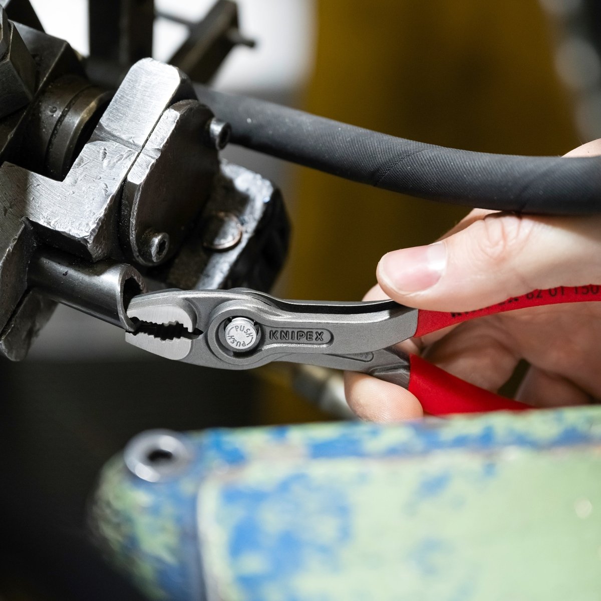 Alicates de articulación machihembrada Knipex TwinGrip 6" 82 01 150